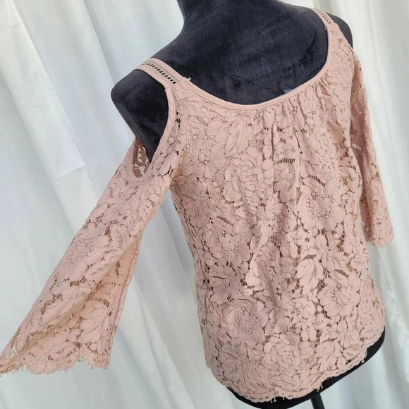White House Black Market WHBM Womens XXS Cold-Shoulder Lace Top In Antique Blush - Picture 6 of 11